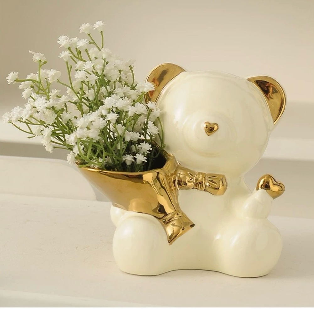 Table decoration 
Golden bear holding flower ornaments